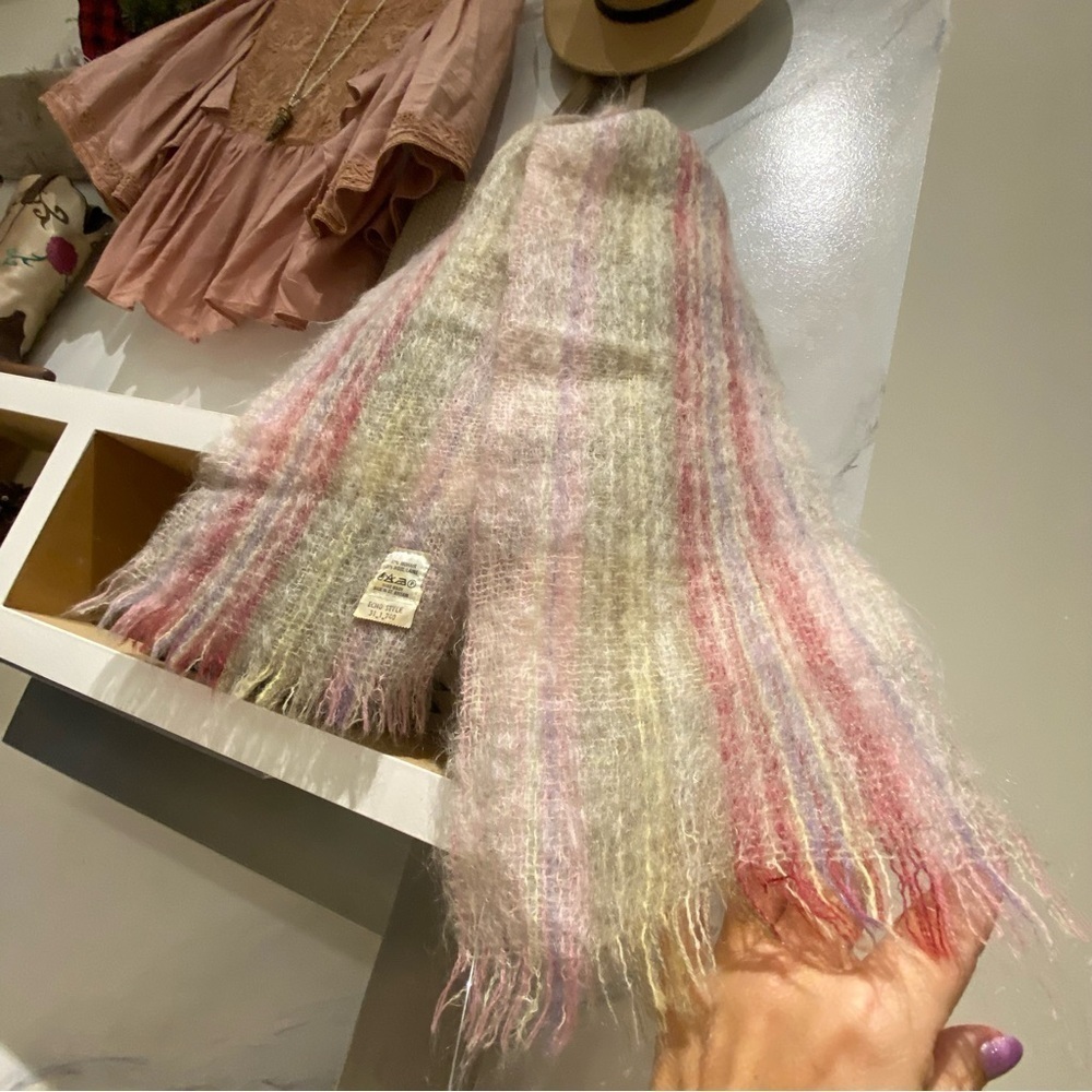 Made in BRITAIN Mohair/wool vintage scarf w prairie/country/cottage rainbow vibe - Picture 11 of 12